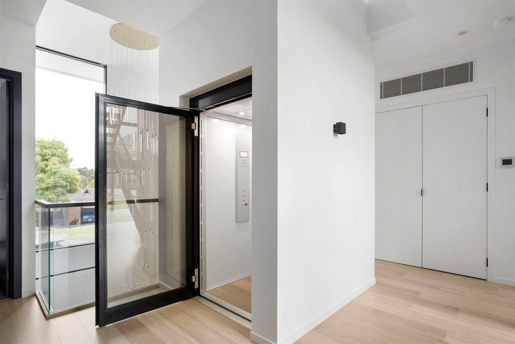 Custom HLB Elevator, Doncaster