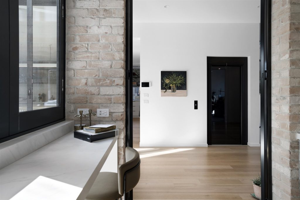 Custom HLB Elevator, Lower Templestowe